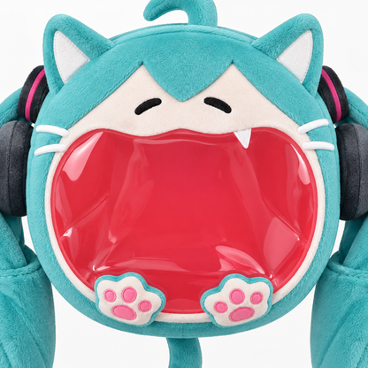 Close detail of the NyaNya bag clear mouth display and paw pads
